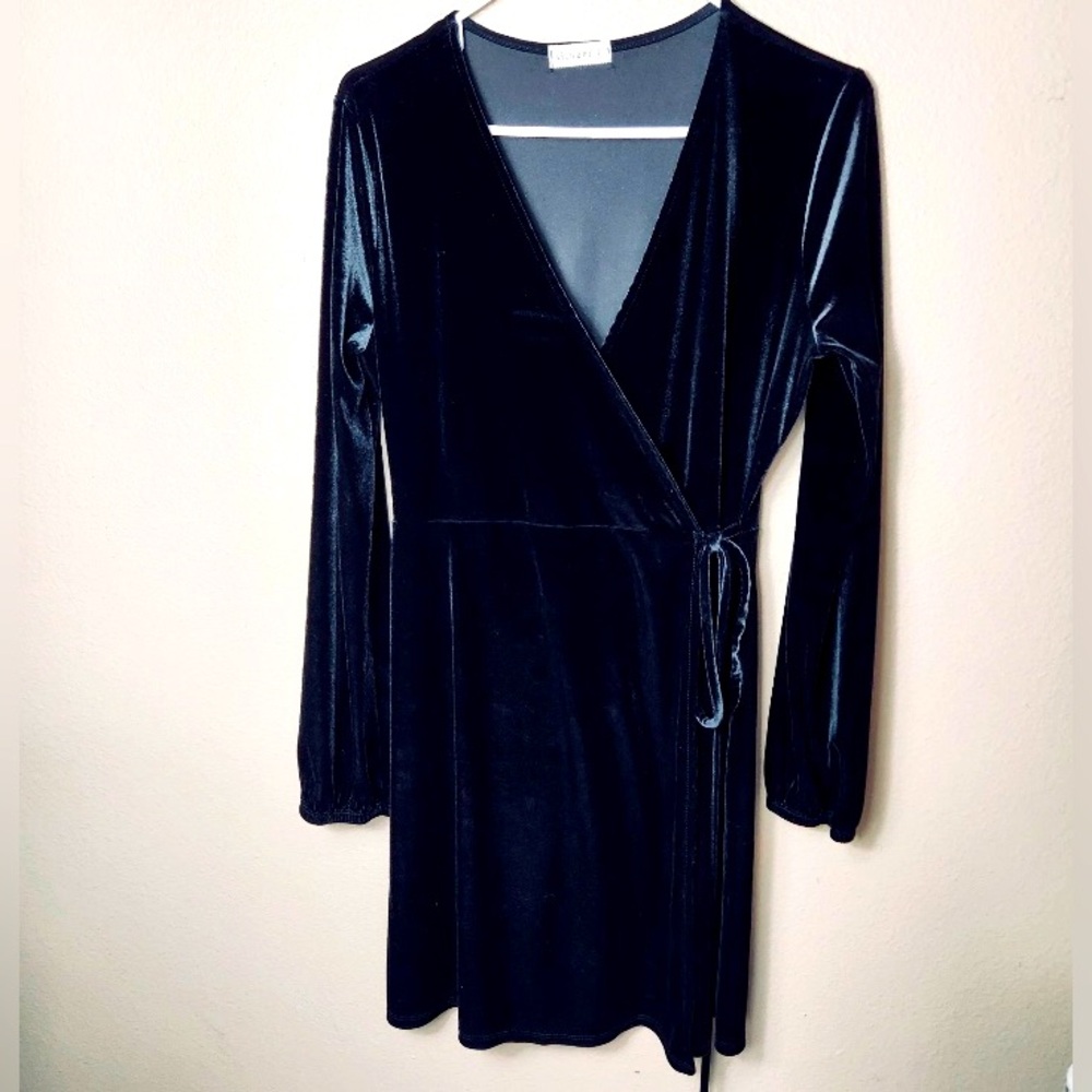Ginger G Women’s Black Velvet Faux Wrap Dress NWT Sz L Knee-Length Long Sleeve